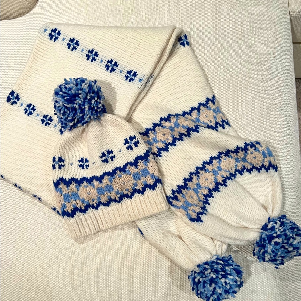 Club Monaco | Apres Fair Isle set from Club Monaco | Ivory, Blue & Lig…